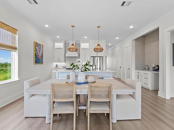 5th image of 4042 Miramar Ct