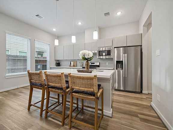 4th image of 606 Thornton Rd #D