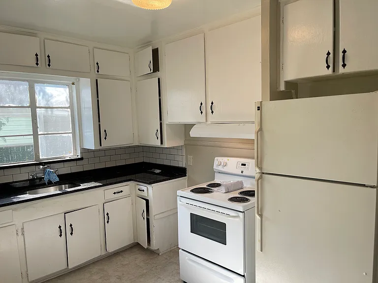 214 Colton Dr — Photo 8