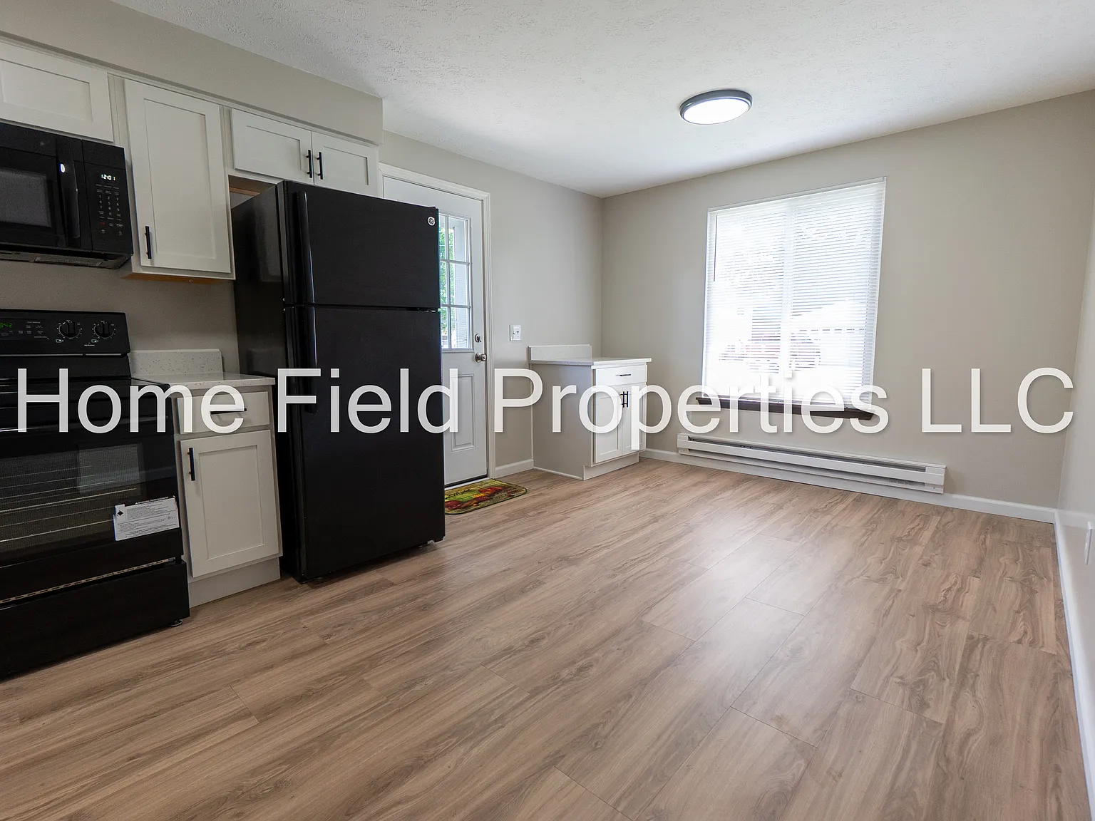 3 bed, 1.5 bath, 1588 sqft, $1,995 — Photo 2