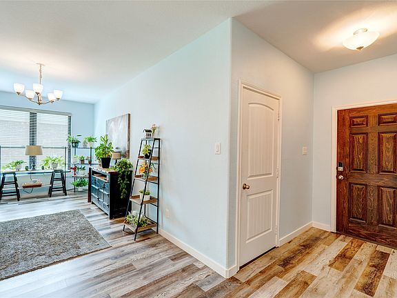 2nd image of 1201 Meadowlakes Dr