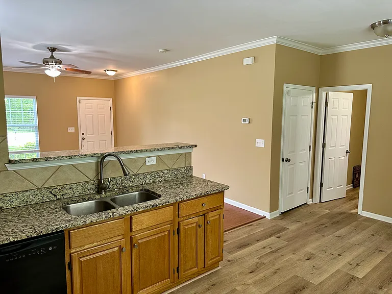 15713 Lakepoint Forest Dr — Photo 6