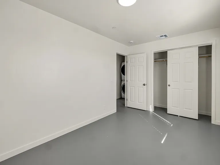 1340 W Mariposa Ave — Photo 17