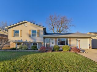 760 White Birch Ln, Lake Zurich, IL 60047