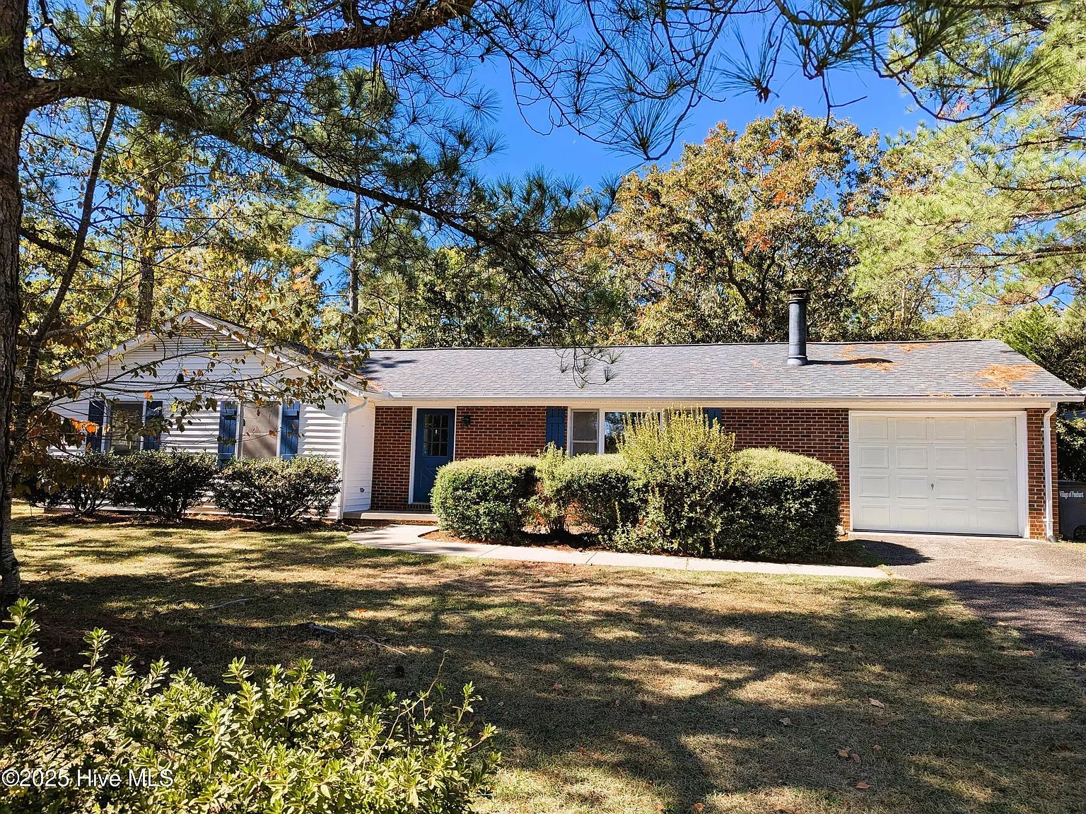 3 bed, 2.0 bath, 1551 sqft, $1,950 — Photo 2