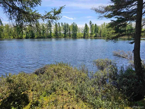 Greenwood Lake Dr Unit 21, Ishpeming, MI 49849