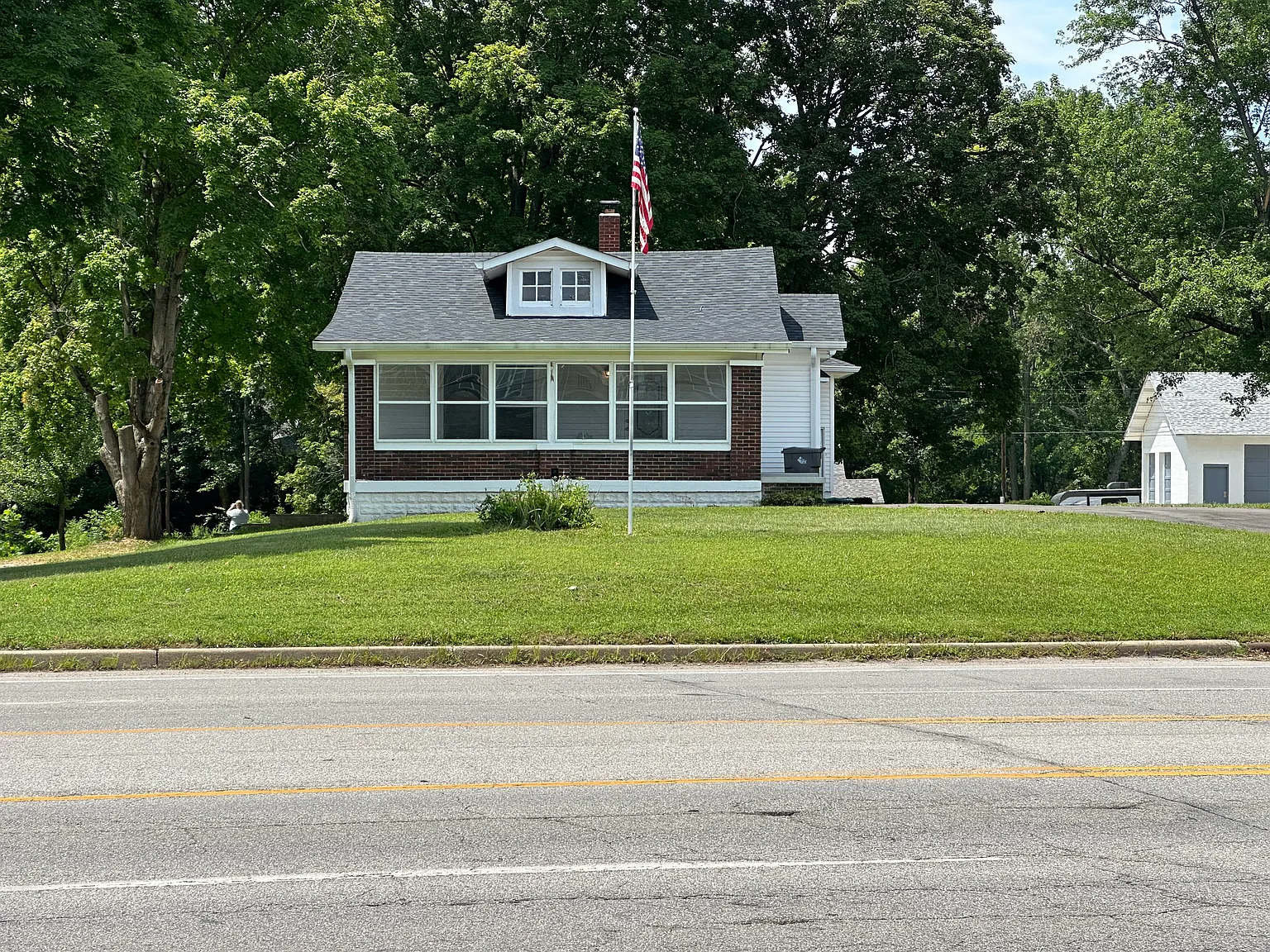 5 bed, 3000 sqft, $2,600 — Photo 1