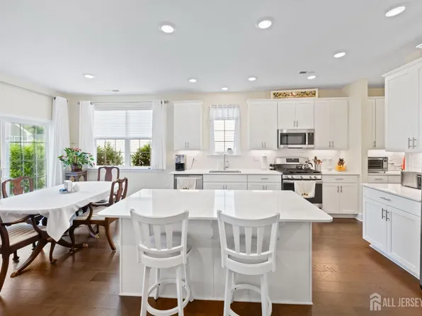 38 Keeneland Rd, New Egypt, NJ 08533