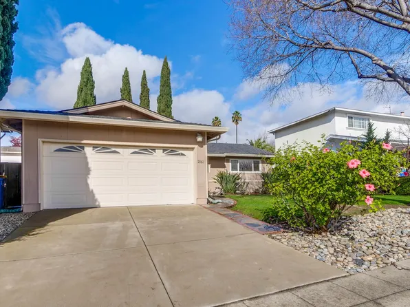 2161 Petersburg Dr, Milpitas, CA 95035