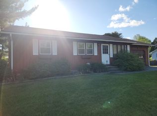 39 Plantation Cir, Greenfield, MA 01301