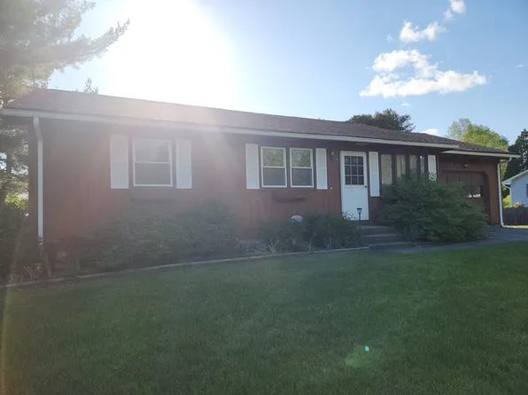 39 Plantation Cir, Greenfield, MA 01301