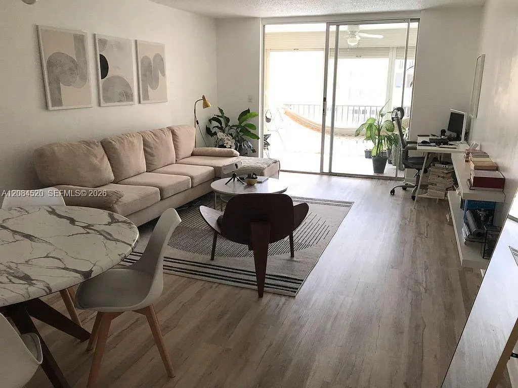 Meadowbrook Towers Condo — Photo 1