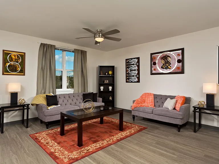 Swinburne Commons Apartments — Photo 7