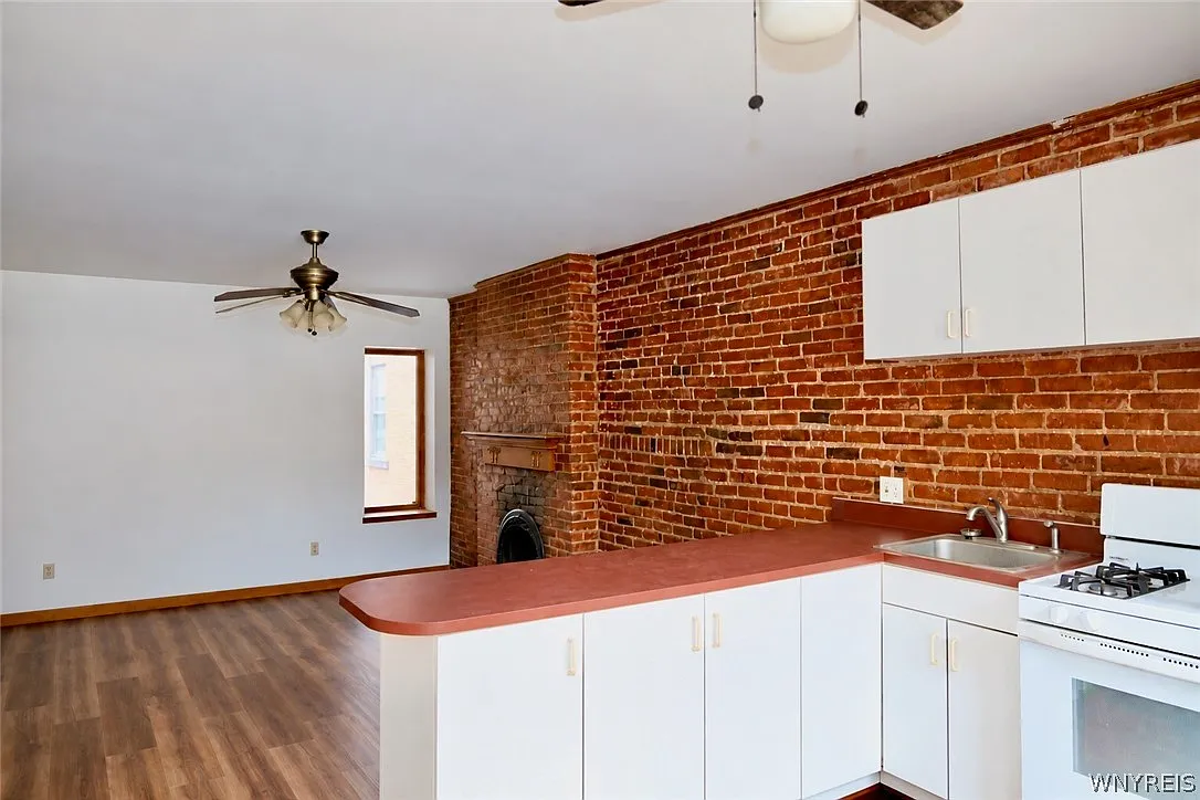 2 bed, 1.0 bath, 1250 sqft, $1,575 — Photo 2