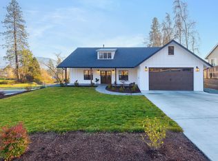 1645 NW Williamsburg Dr, Grants Pass, OR