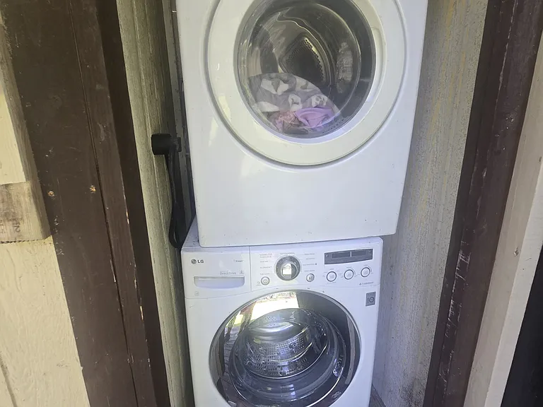 rent includes a shared laundry washer and dryer