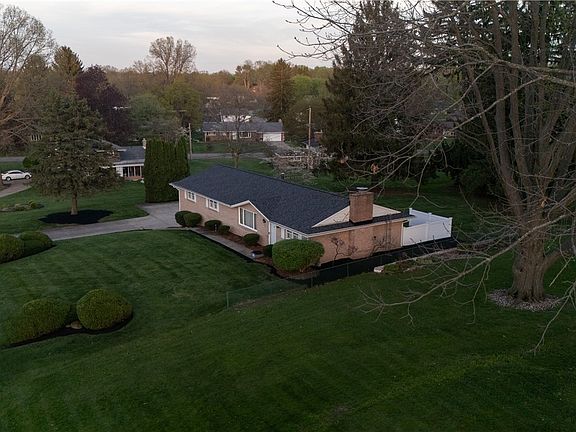 4th image of 916 Buena Vista St NE