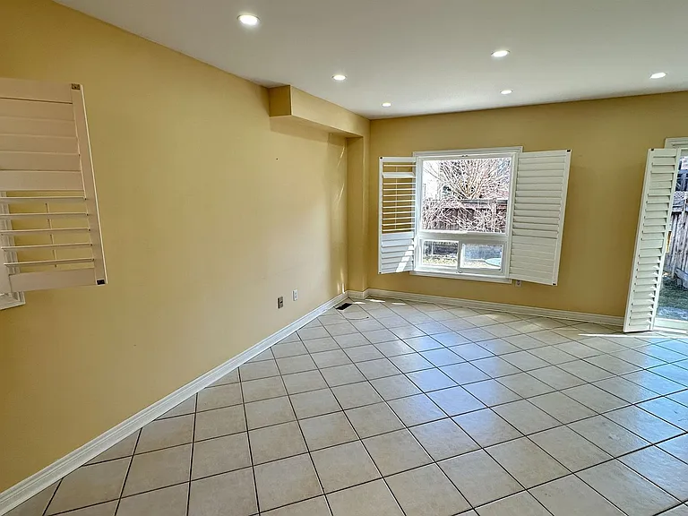 141 Foxchase Ave — Photo 9