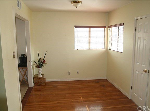 FORMAL DINING AREA