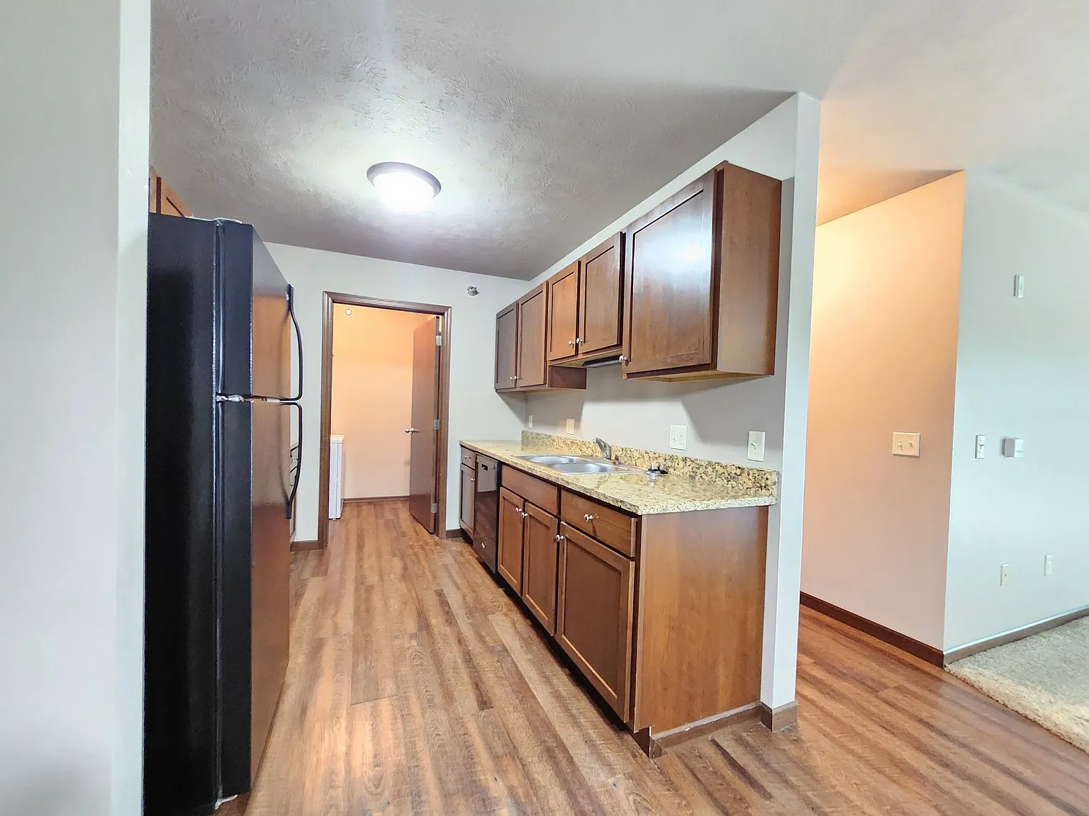 PRAIRIE POINTE APARTMENTS — Photo 2