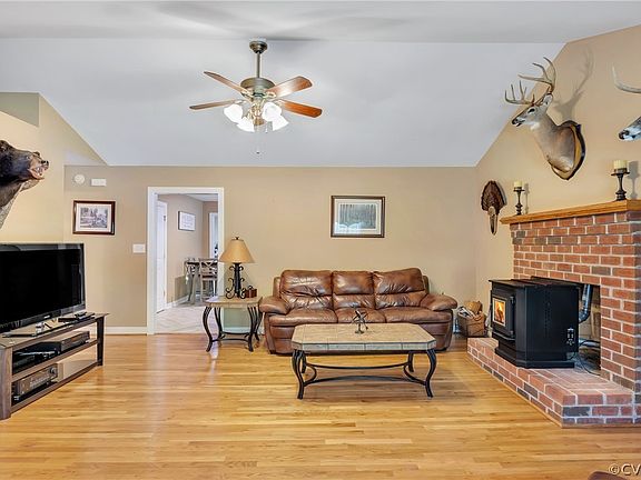 3rd image of 110 Lizzie Ln