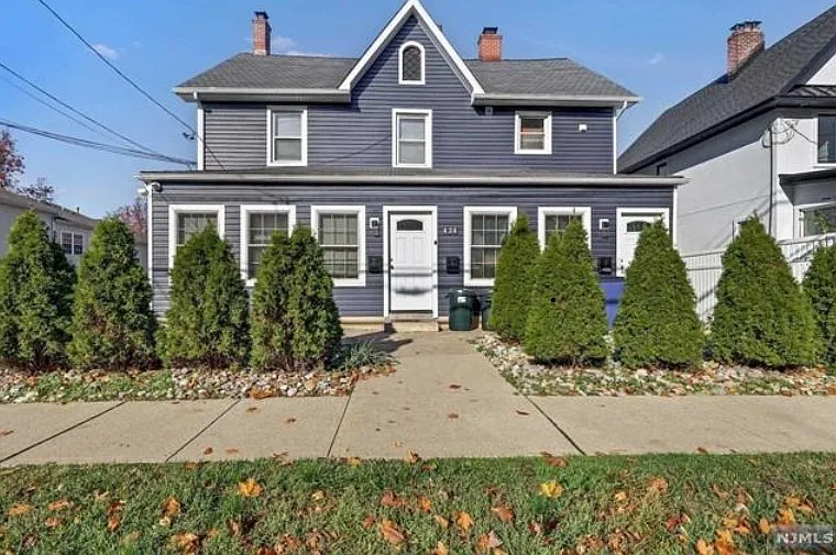 424 Grand Ave