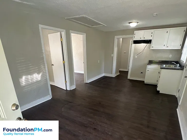 1371 E Trigg Ave — Photo 5