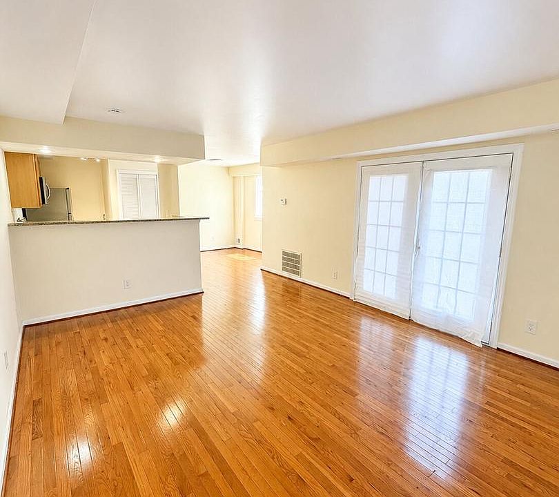 1st image of 2510 Markham Ln APT 1