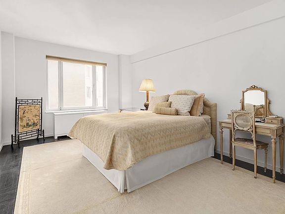 5th image of 880 5th Ave APT 6G