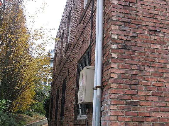4th image of 420 Belmont Ave E APT 2