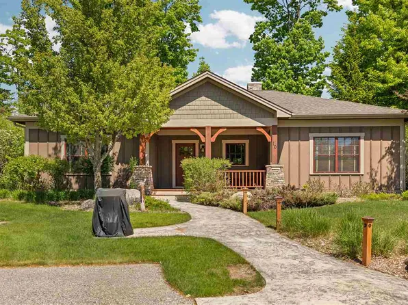 2585 Cottage Ln, Harbor Springs, MI 49740