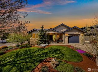 281 11th St, Blaine, WA 98230