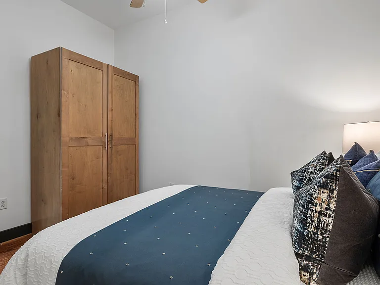 306 E Grace St — Photo 48