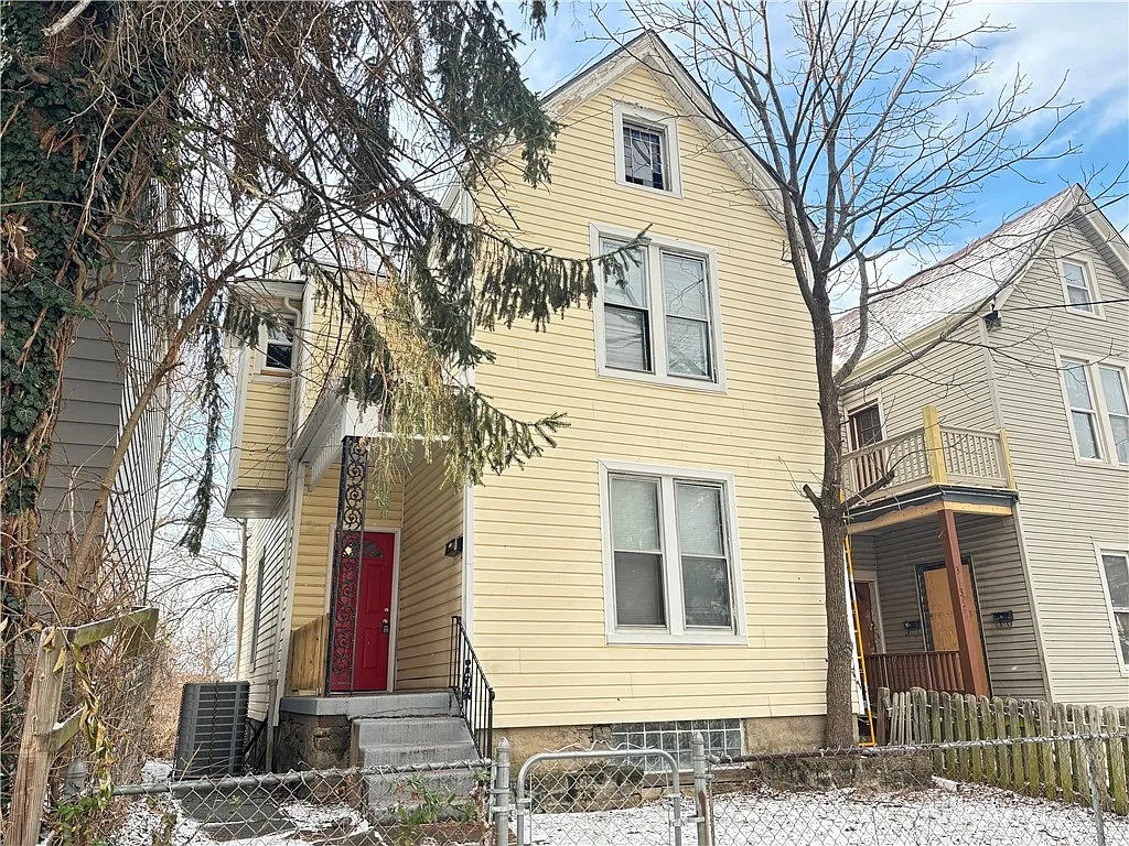 3131 Harvard Ave photo 1