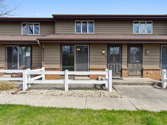 3rd image of 227 Ba Wood Ln
