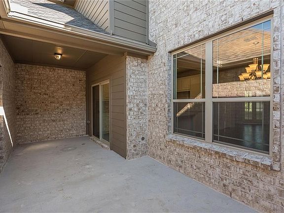 5th image of 304 Tottenham Ct