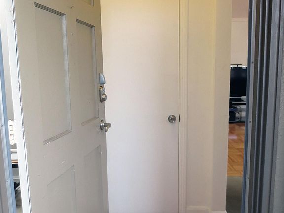 3rd image of 864 Silver Ave