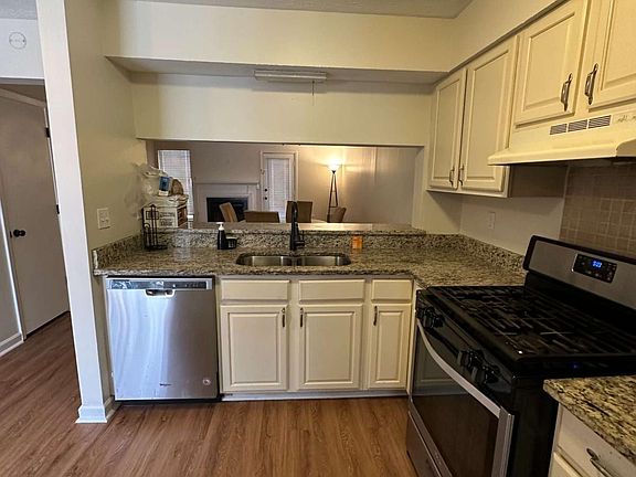 5th image of 6602 Wellington Sq