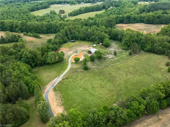 4275 Grubbs Rd, Walkertown, NC 27051