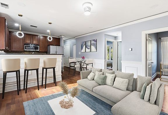 4th image of 4109 W Eastwood Ave #2