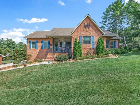 4328 Plantation Dr, Cookeville, TN 38506