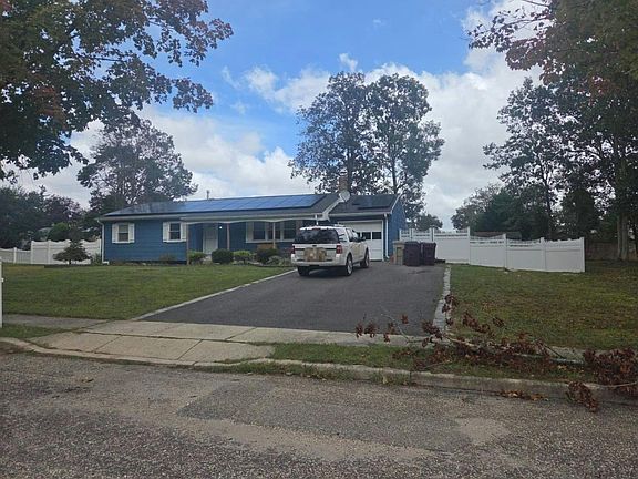 4th image of 13 Phelps Ave