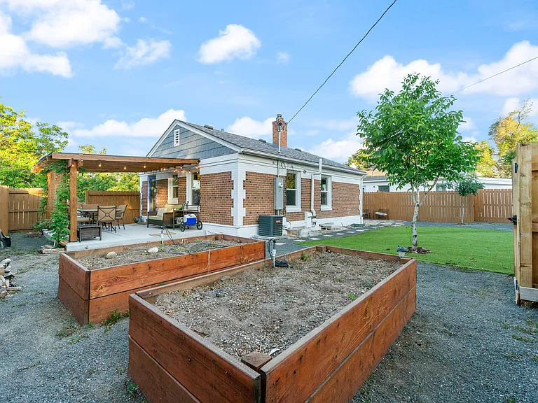 3947 Haddon Rd — Photo 22