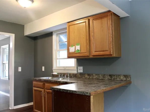 3922 Herrick St, Flint, MI 48532