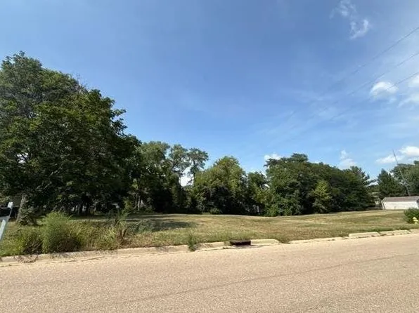 832 Emerald Ln, Machesney Park, IL 61115