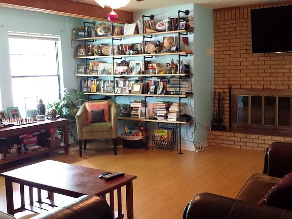 2nd image of 1614 Broadmoor Dr