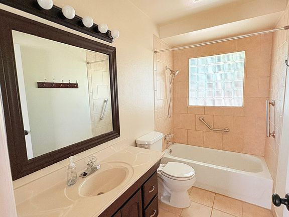 Main bathroom - upstairs