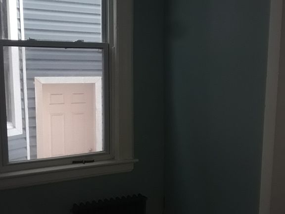 3rd image of 66 Sanford St Floor 1