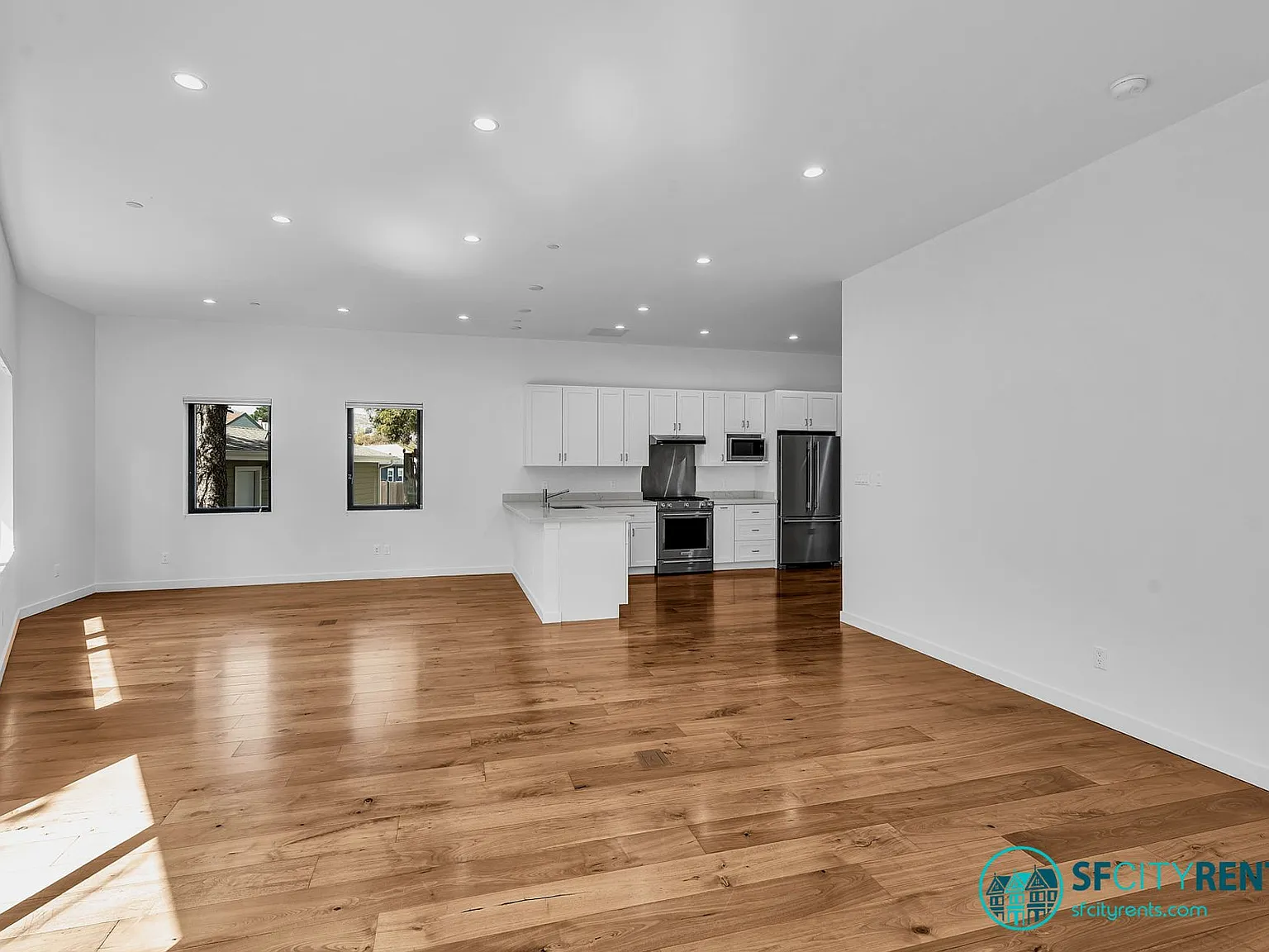 Brisbane: Contemporary Apartment with Private Garden, In-Unit Washer & Dryer, & Garage Parking — Photo 4