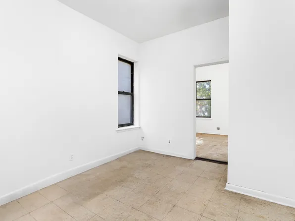 424 East 115th Street 3D image 2 of 16